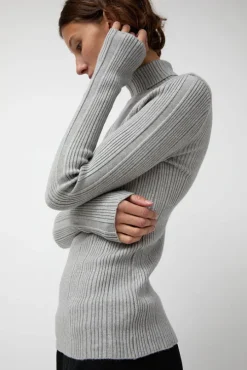 Inner Pleats Pola Knit in Grey