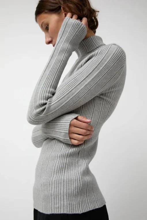 Inner Pleats Pola Knit in Grey