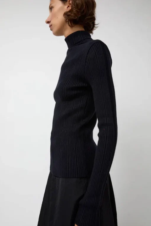 Inner Pleats Pola Knit in Navy