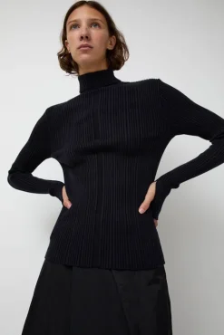 Inner Pleats Pola Knit in Navy