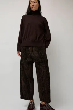 La Base Turtleneck in Brown
