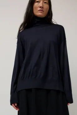 La Base Turtleneck in Navy