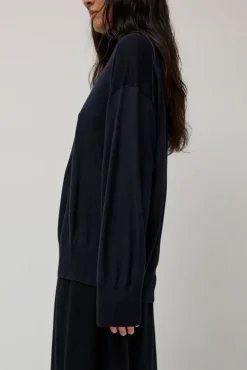 La Base Turtleneck in Navy