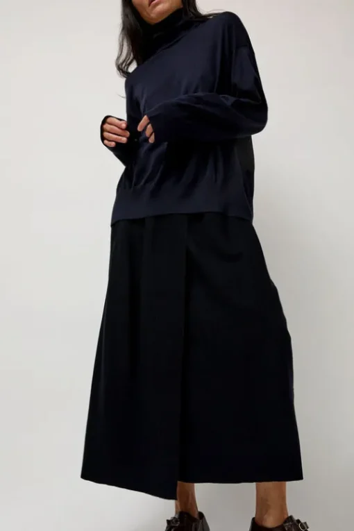 La Base Turtleneck in Navy