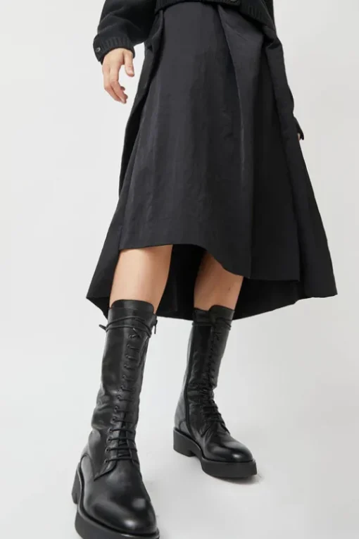 Lace Up Crepe Sole Boot in Nero