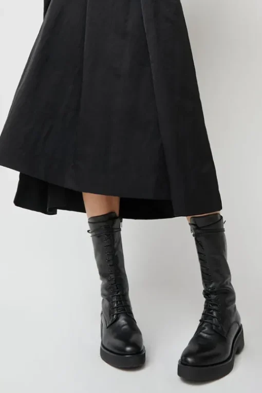 Lace Up Crepe Sole Boot in Nero