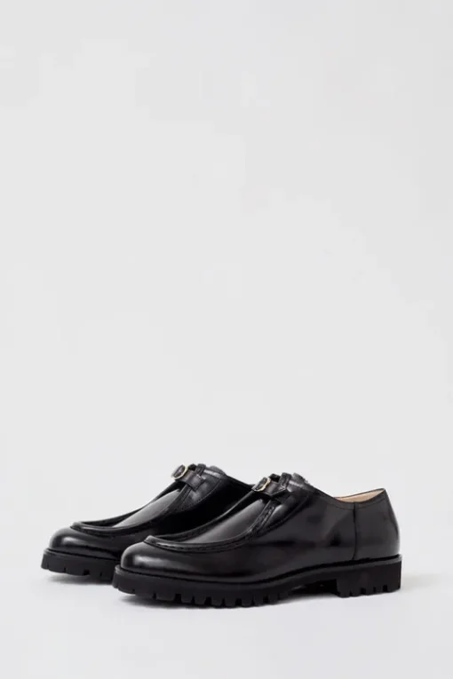 Logan Shoe in Black