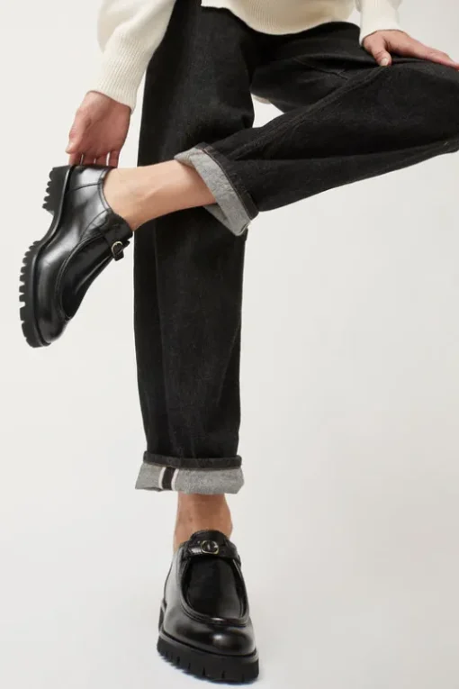 Logan Shoe in Black