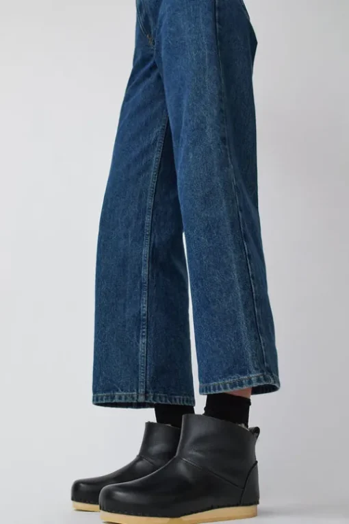 Low Shearling Clog Boot on Flat Bendable Base in Jet