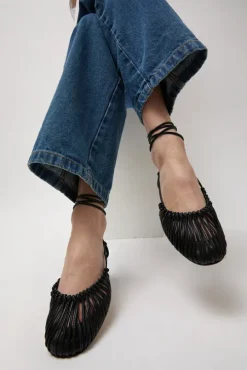 Mantera Sandal in Black