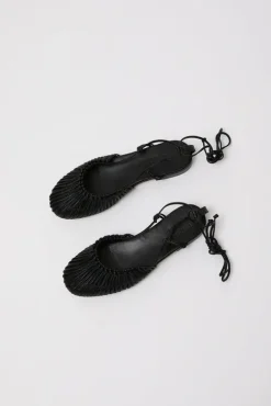 Mantera Sandal in Black