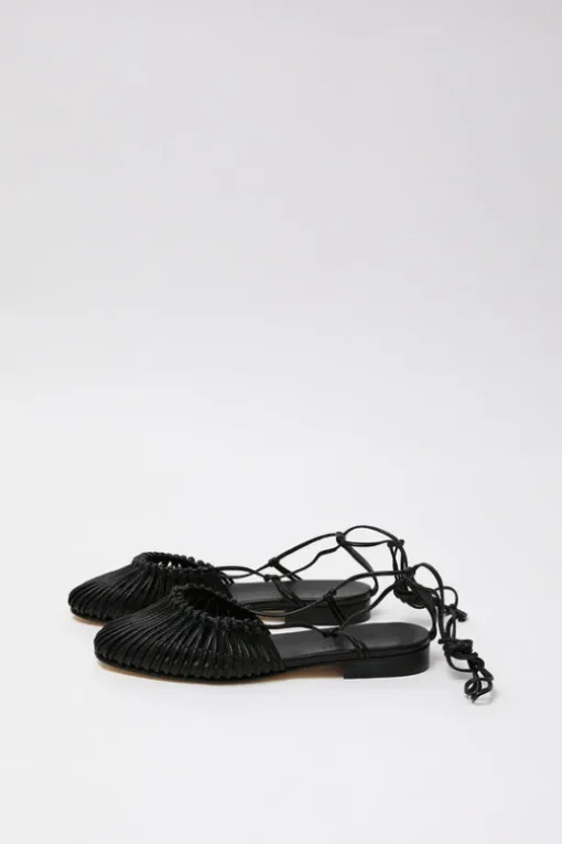Mantera Sandal in Black