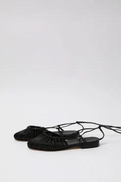 Mantera Sandal in Black
