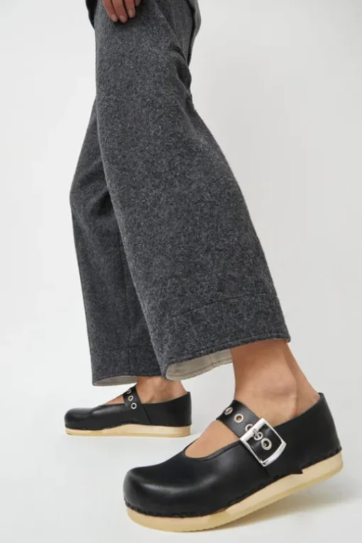 Maryjane Clog on Flat Bendable Base in Jet
