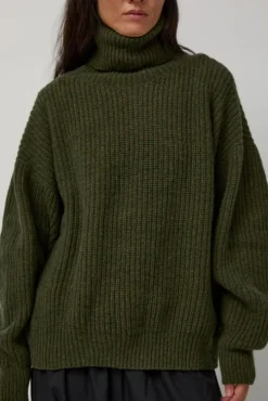 Mea Turtleneck in Forest