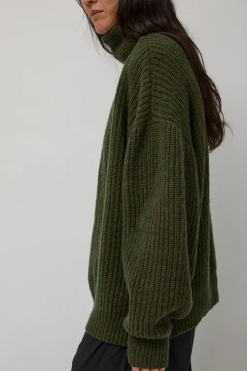 Mea Turtleneck in Forest