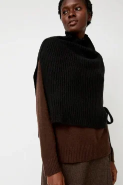Neck Warmer in Black