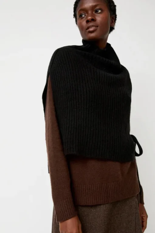 Neck Warmer in Black