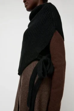 Neck Warmer in Black