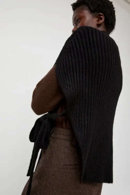 Neck Warmer in Black