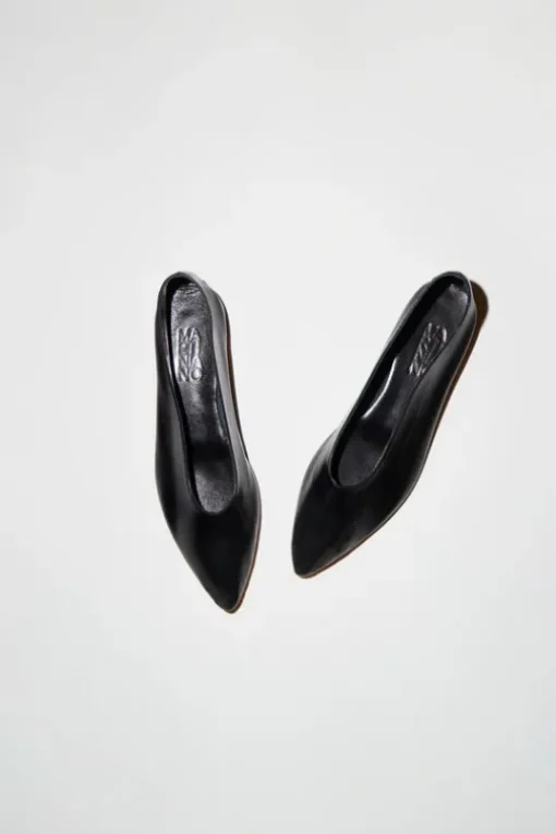 Party Flat in Black