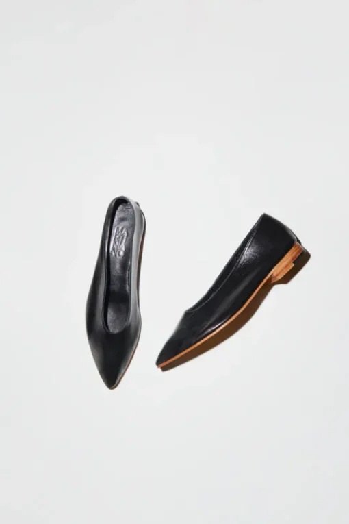Party Flat in Black
