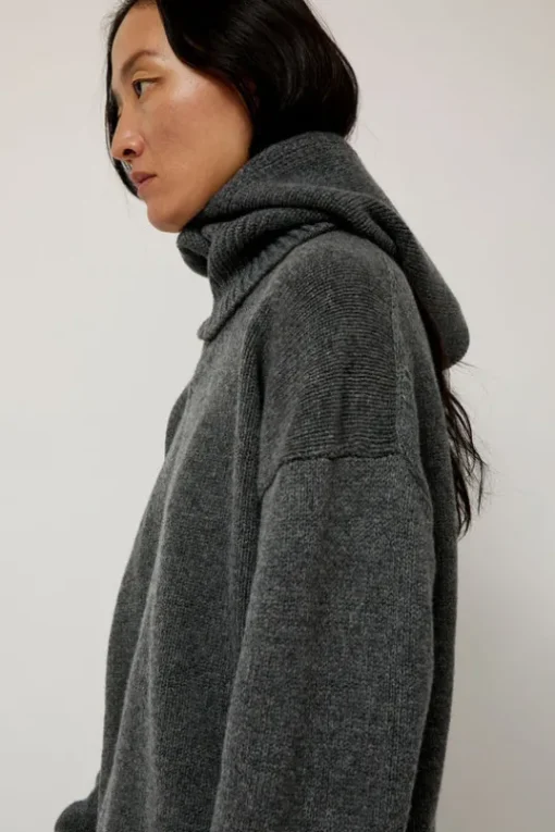 Plain Hood in Derby Grey