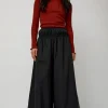 Point Pants in Black