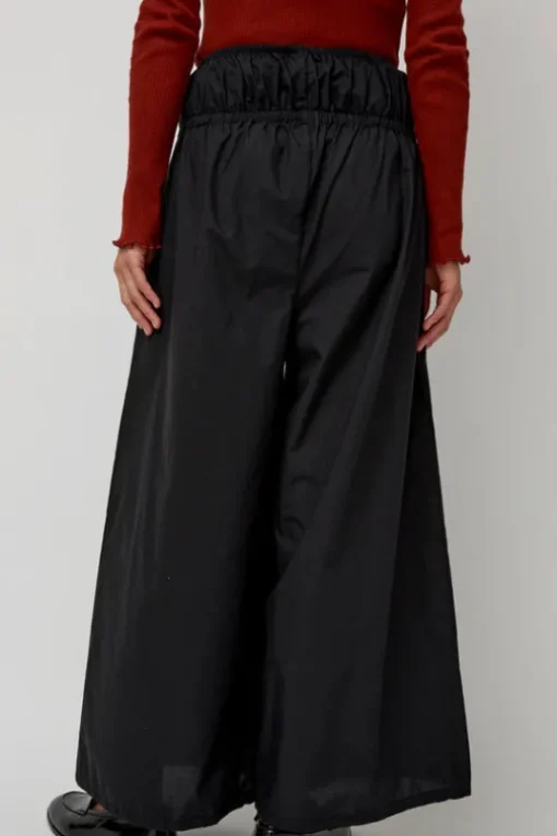 Point Pants in Black