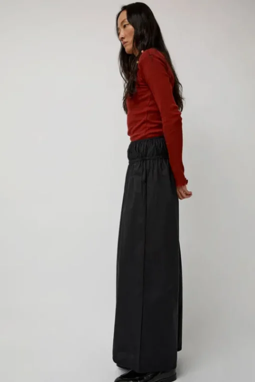 Point Pants in Black