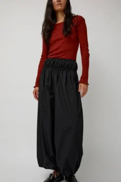 Point Pants in Black