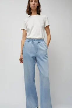 Polly Elastic Waist Jean in Light Blue