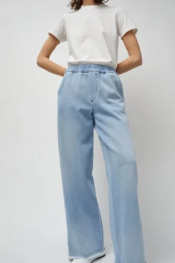 Polly Elastic Waist Jean in Light Blue