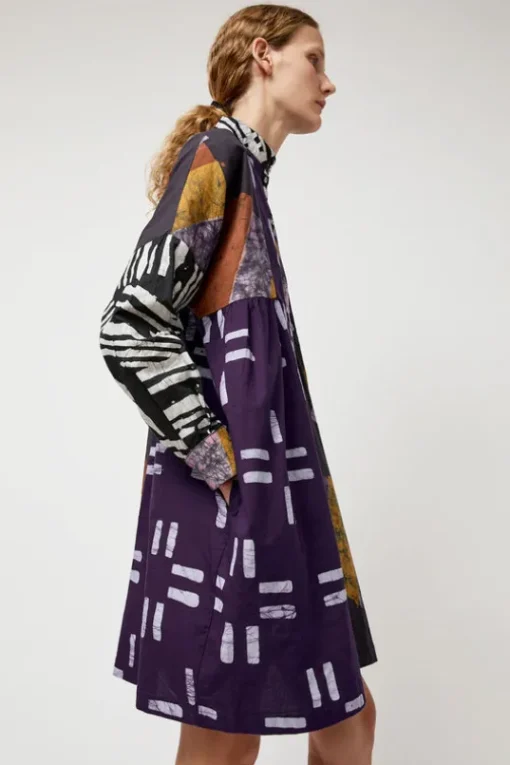 Press Dress in Virtual Reality