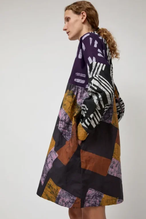Press Dress in Virtual Reality
