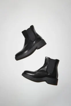 Pull on Crepe Sole Boot in Nero
