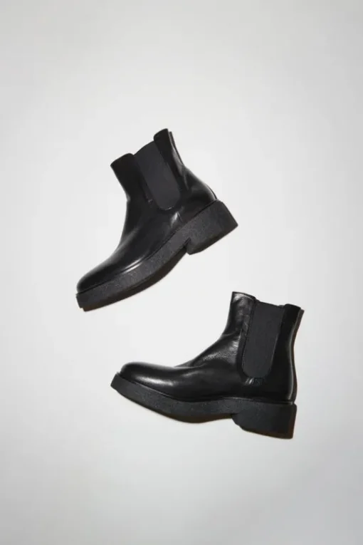 Pull on Crepe Sole Boot in Nero