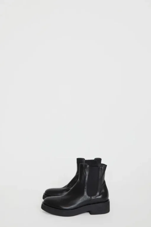 Pull on Crepe Sole Boot in Nero