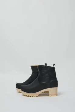 5" Pull on Shearling Clog Boot on Mid Tread in Ink Aviator on White Base