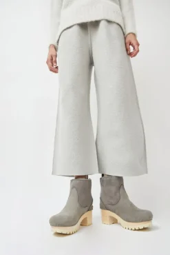 5" Pull On Shearling Clog Boot on Mid Tread in Smoke Suede on White Base