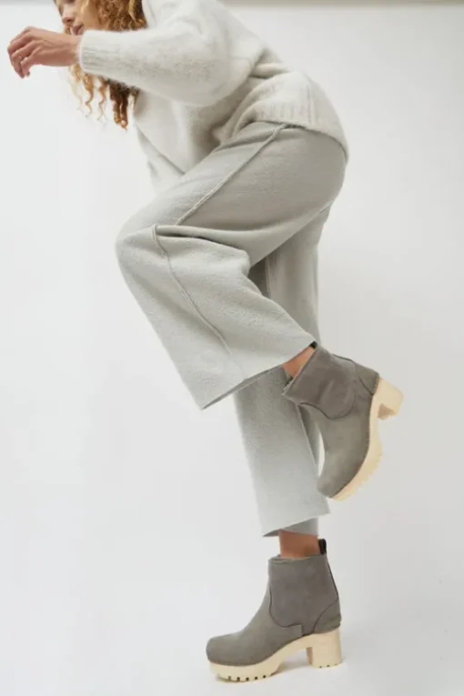 5" Pull On Shearling Clog Boot on Mid Tread in Smoke Suede on White Base