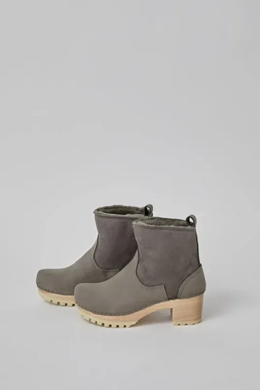 5" Pull On Shearling Clog Boot on Mid Tread in Smoke Suede on White Base