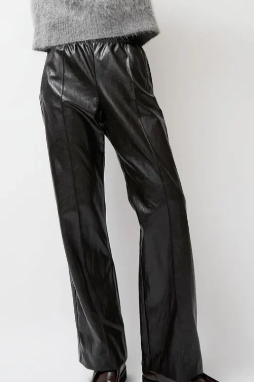 Quinlan Pant in Brown