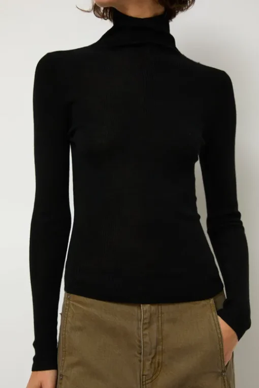 Ribbed High Neck in Black