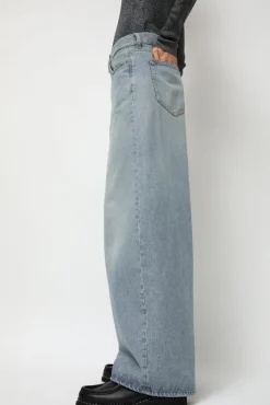 Roomy Jean in 90s Blue