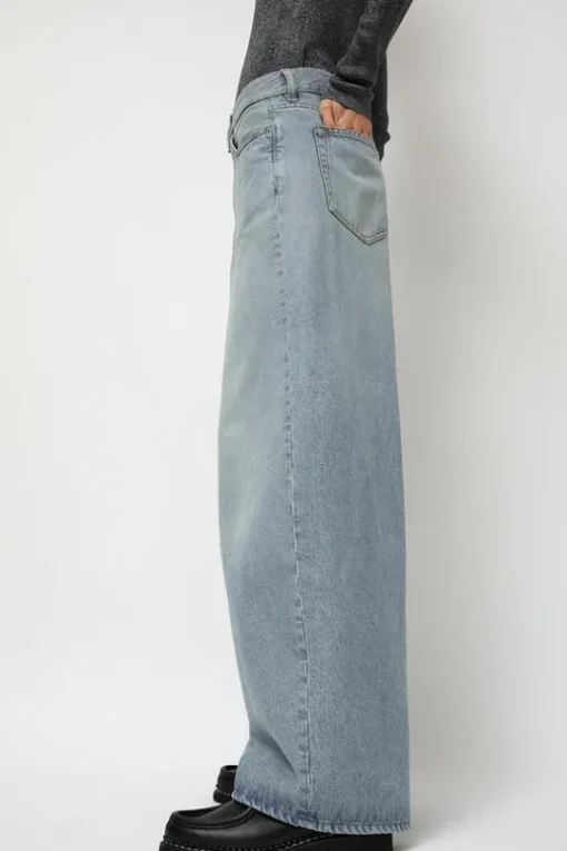 Roomy Jean in 90s Blue