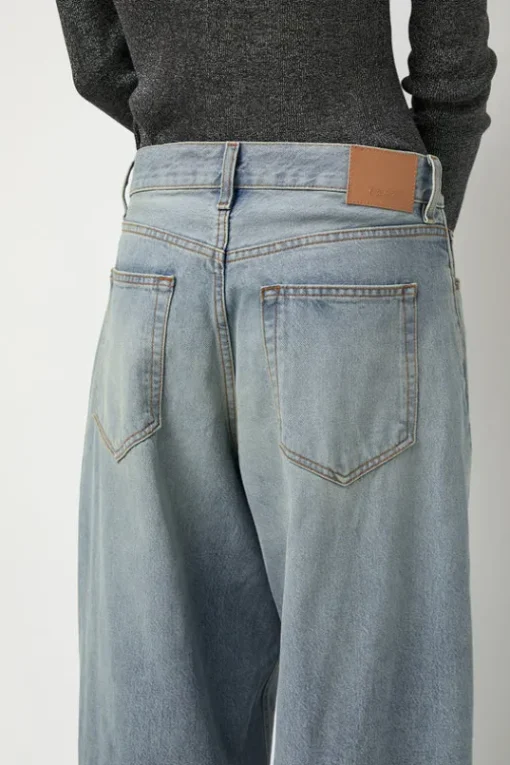 Roomy Jean in 90s Blue