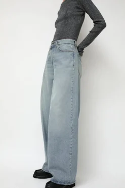 Roomy Jean in 90s Blue
