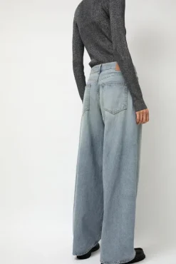 Roomy Jean in 90s Blue