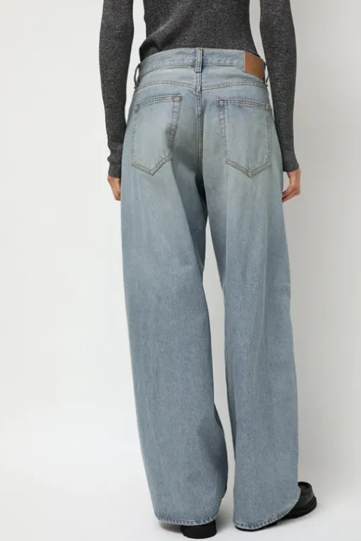 Roomy Jean in 90s Blue